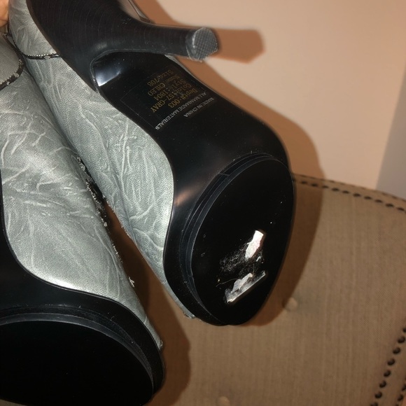 Shoes - Picture 4 of 4